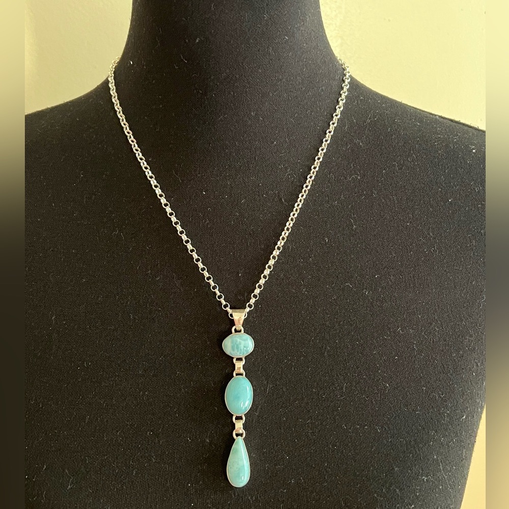 🌸🌸Larimar 3 Stone Pendant Necklace EUC 🌸🌸